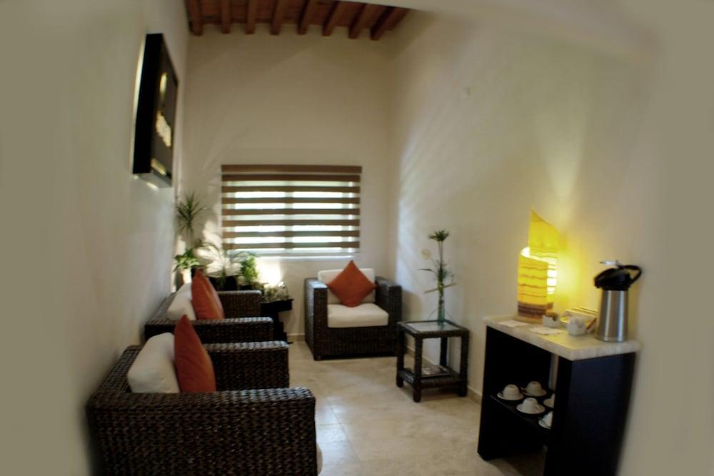 Hotel Hacienda Jurica By Brisas à Querétaro Extérieur photo A room at the hotel