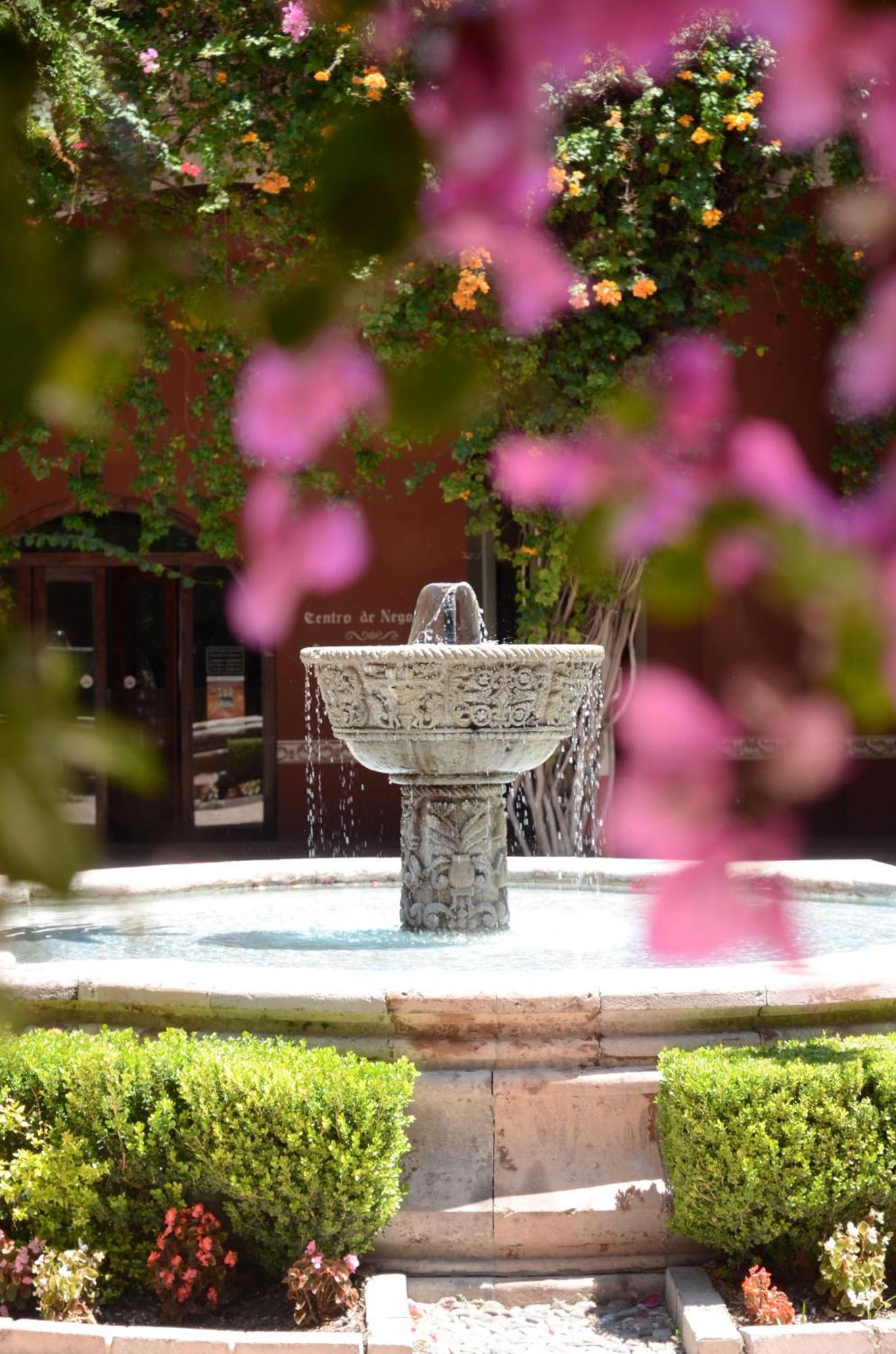Hotel Hacienda Jurica By Brisas à Querétaro Extérieur photo Fountain in the garden of the Centre de Senlis