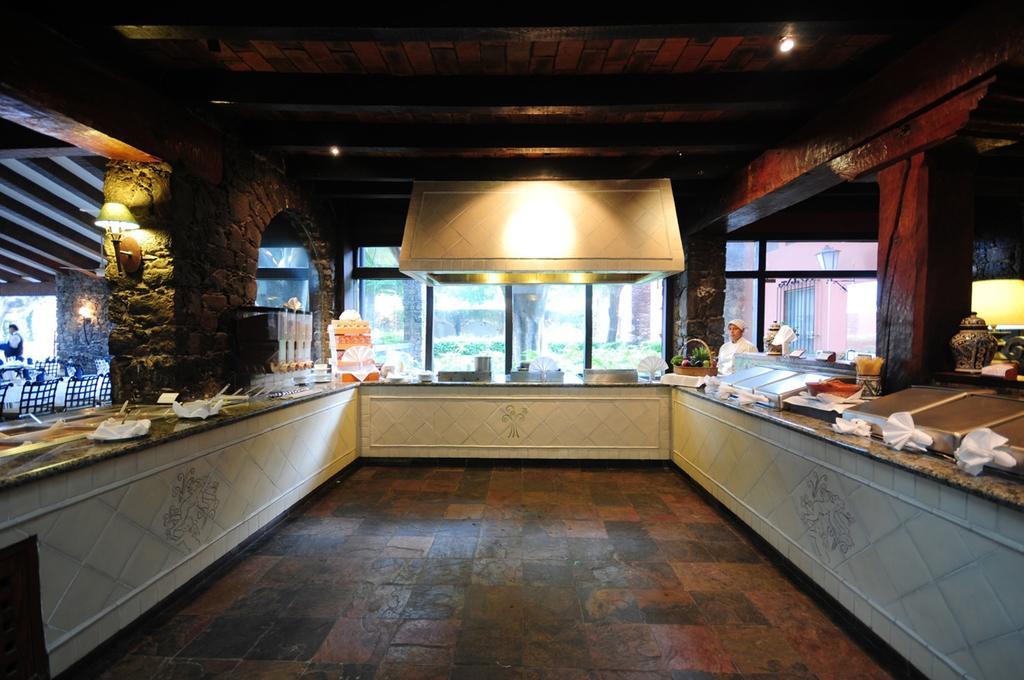 Hotel Hacienda Jurica By Brisas à Querétaro Extérieur photo The open kitchen at the restaurant